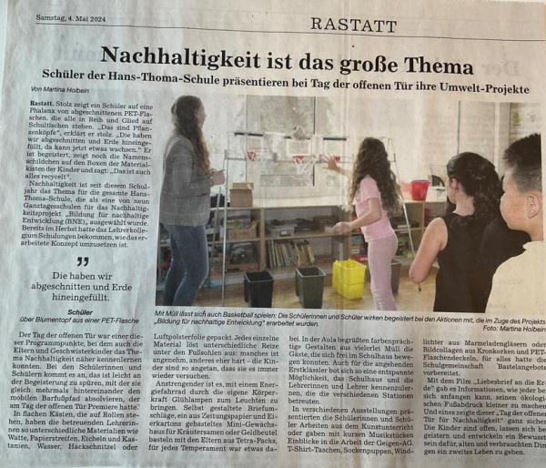 Von der SchülerInnen erarbeitete Umweltprojekte werden stolz präsentiert