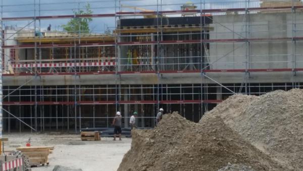 Blick auf Aula und Bibliothek