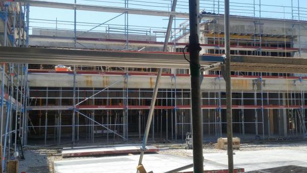 Blick aus Mensa auf Aula_vGS_Bibliothek24.7.2020